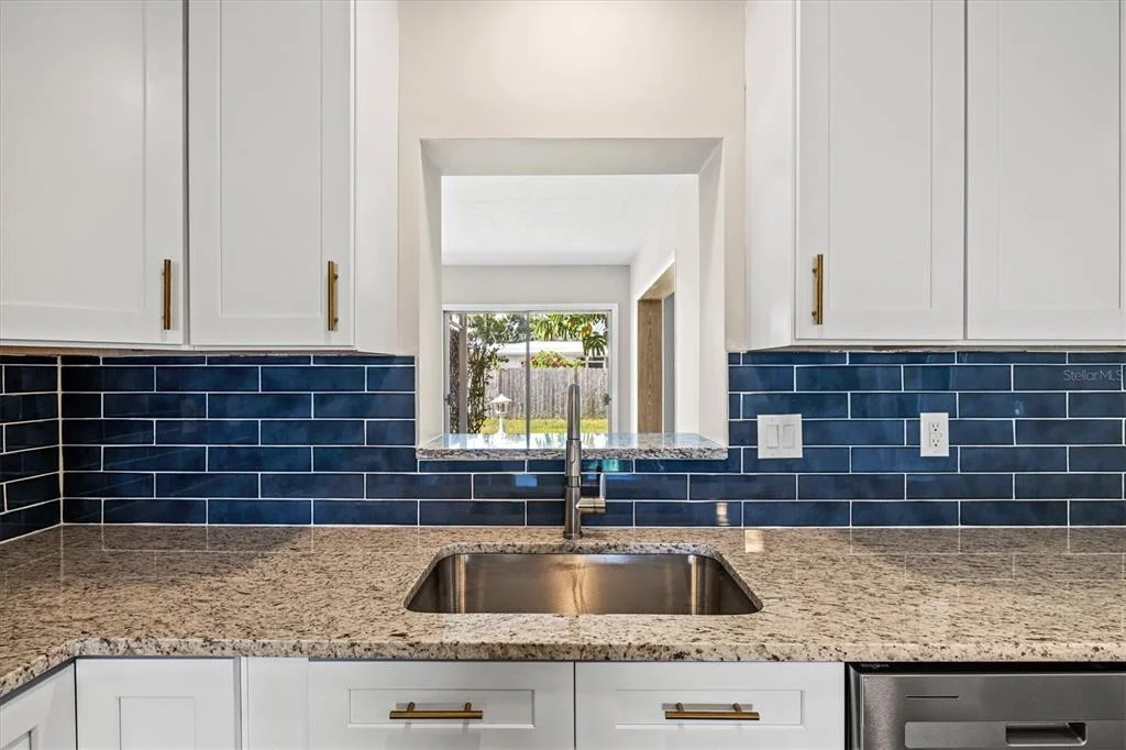 Photo of 106 AURORA STREET E