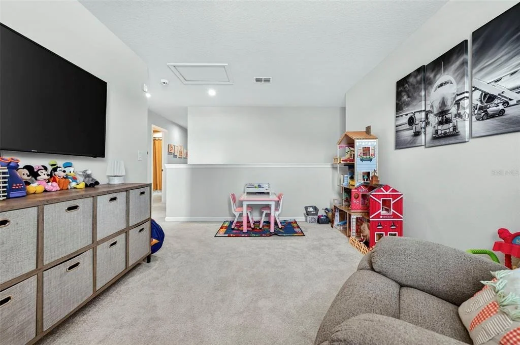 Photo of 381 CRESTWIND DRIVE