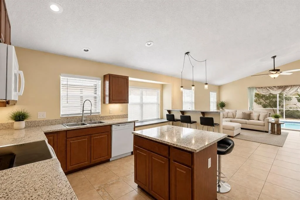 Photo of 726 ROCHESTER LOOP