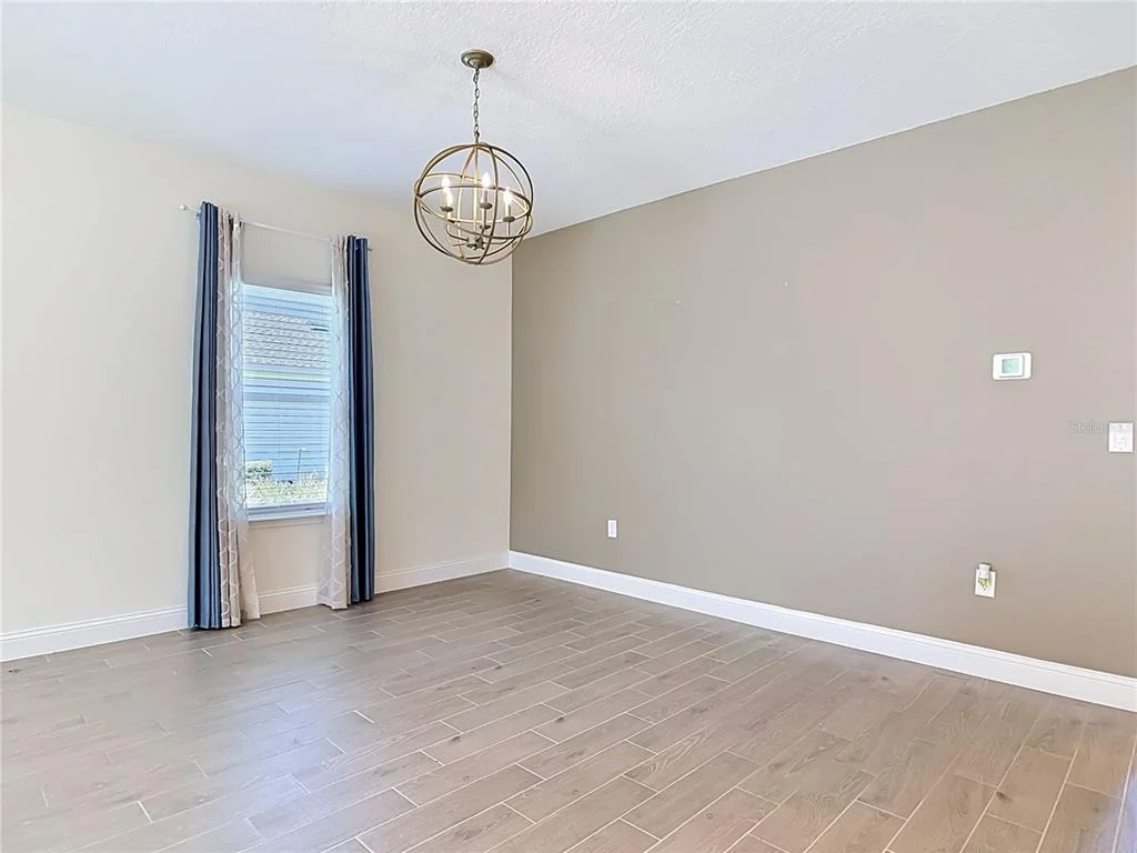 Photo of 2183 RAGLAN CIRCLE