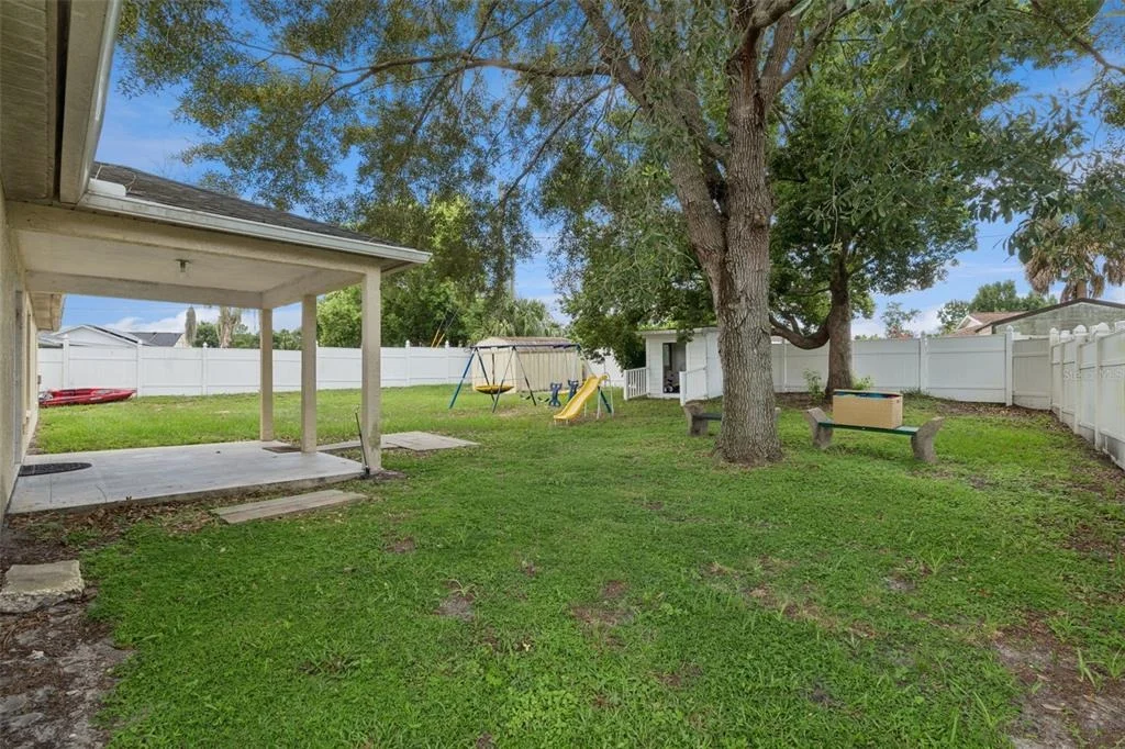 Photo of 939 CLOVERLEAF BOULEVARD