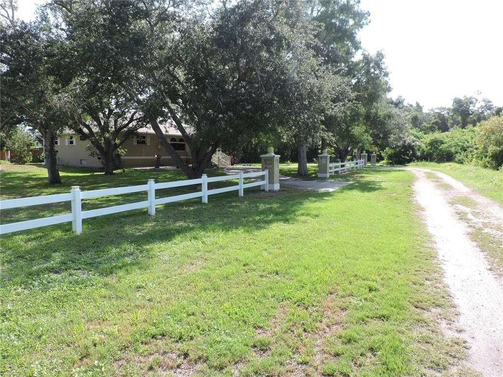 Photo of 905 COLONIAL ROAD