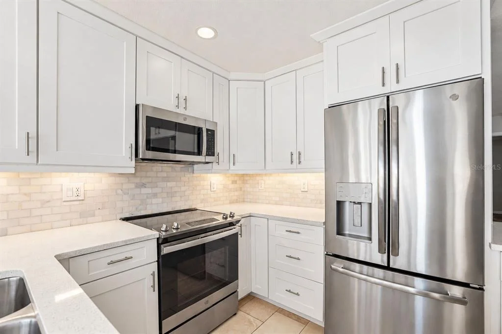 Photo of 913 SUTTON PLACE