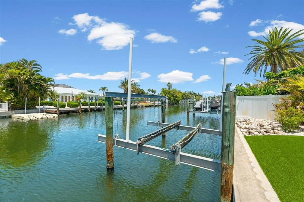 Photo of 528 KEY ROYALE DRIVE