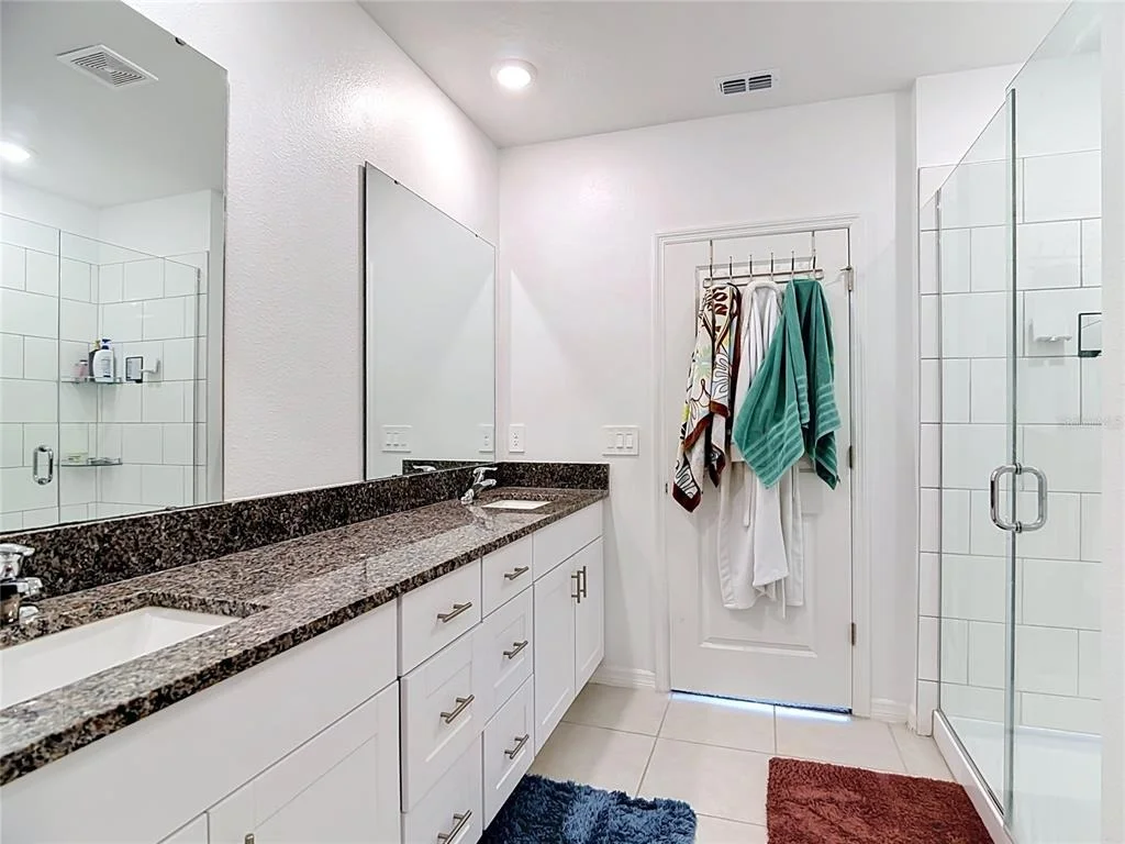 Photo of 1633 RED LOOP
