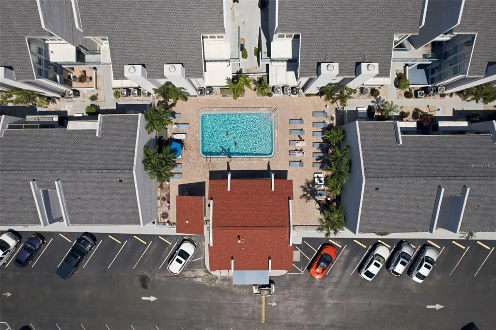 Photo of Unit F at 175 MEDALLION BOULEVARD