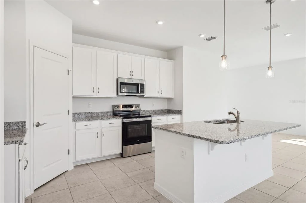 Photo of 777 CASTLEFORD AVENUE NE
