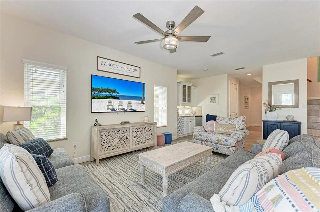 Photo of 203 N HARBOR DRIVE