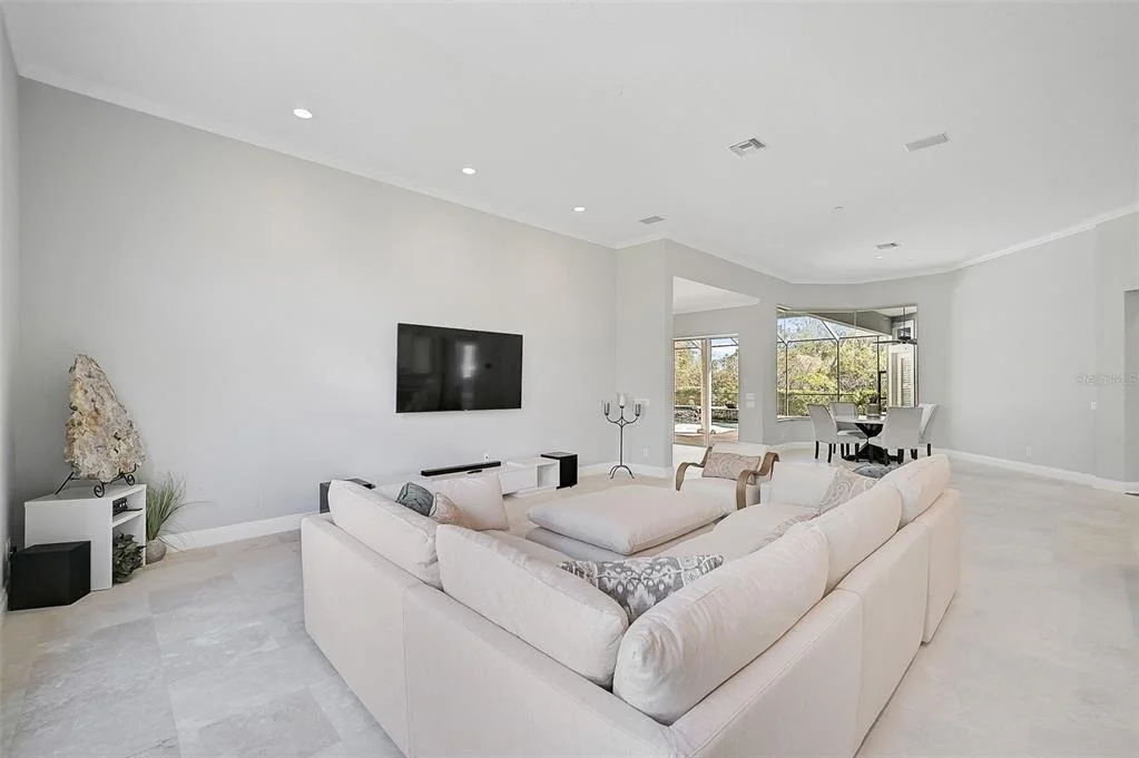 Photo of 854 MACEWEN DRIVE
