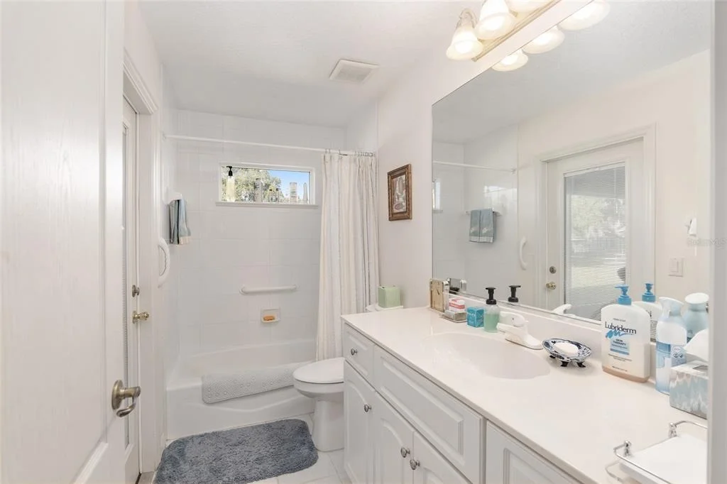 Photo of 999 NE 120 PLACE