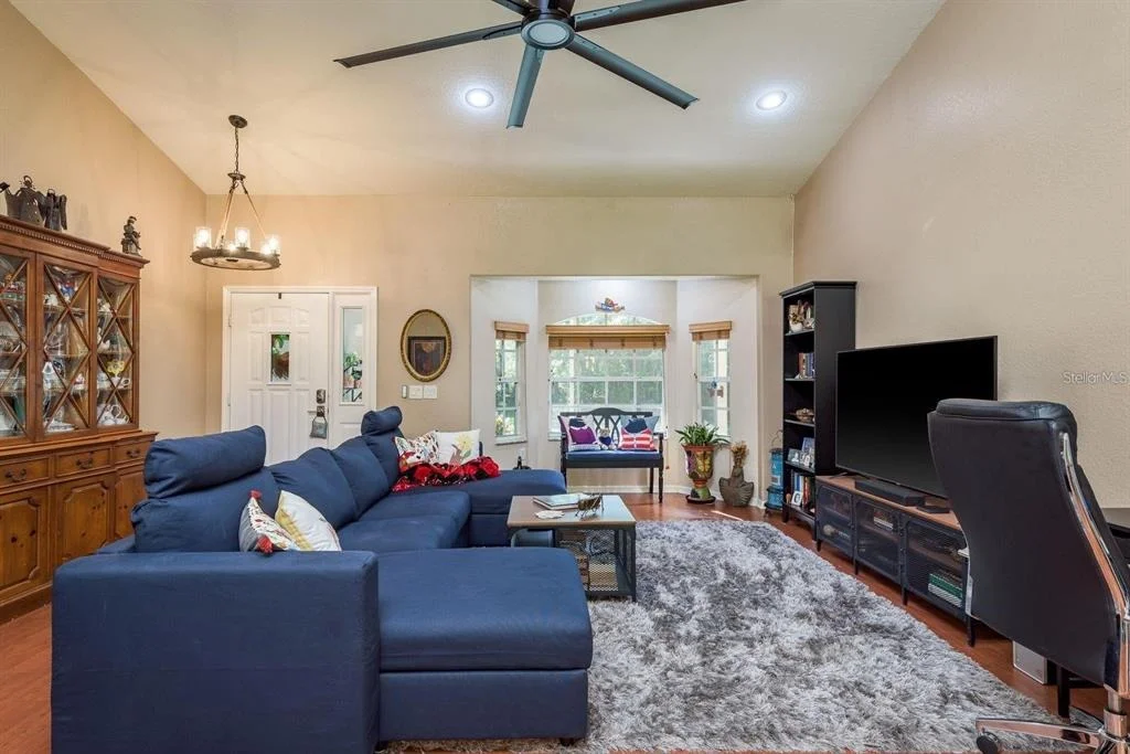 Photo of 7182 GRIFFIN ROAD