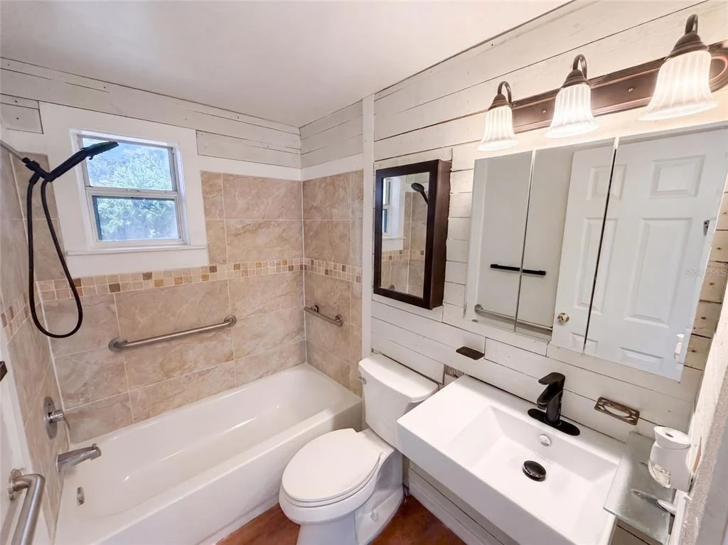 Photo of 4718 TRAFFORD ROAD