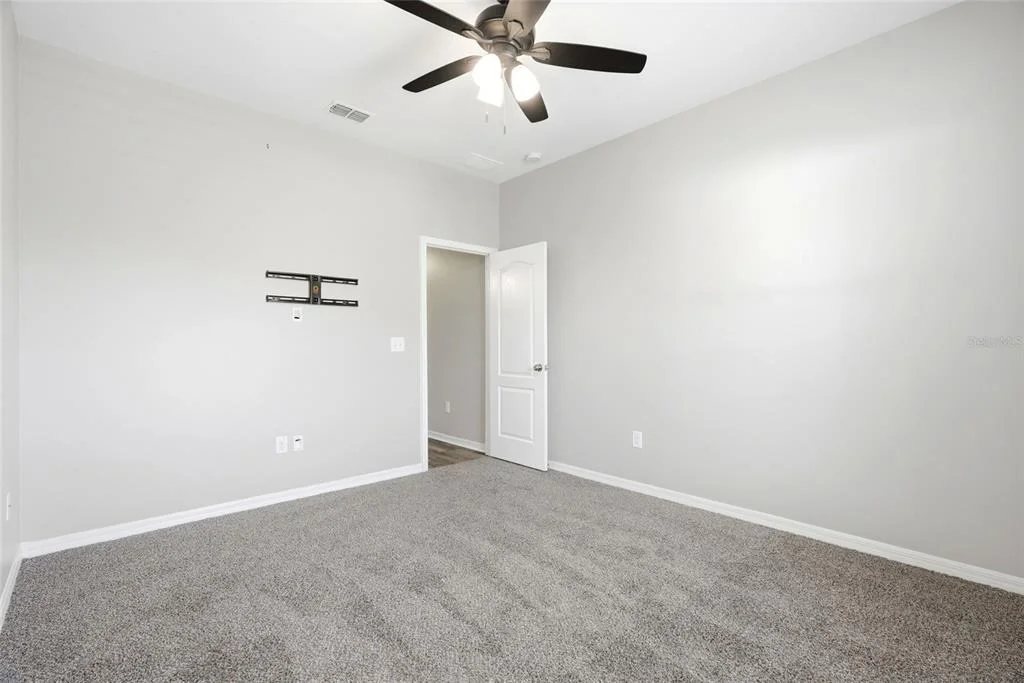 Photo of 909 MEADOW GLADE DRIVE