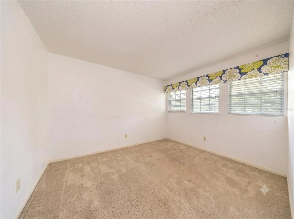 Photo of 31 WENDOVER LANE