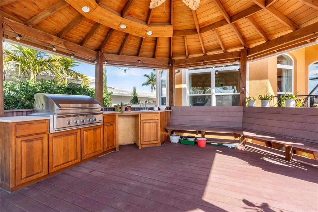 Photo of 3952 VERSAILLES DRIVE