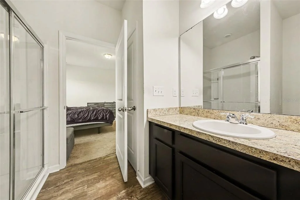 Photo of 1006 COMMUTER DR