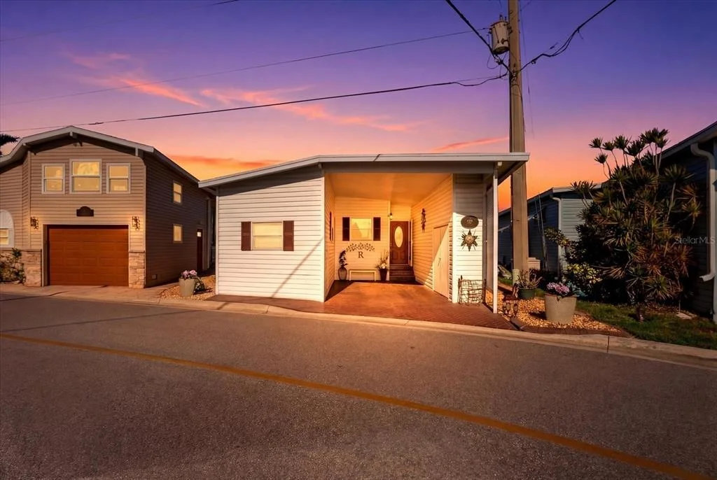 Photo of 33 N STARBOARD DRIVE