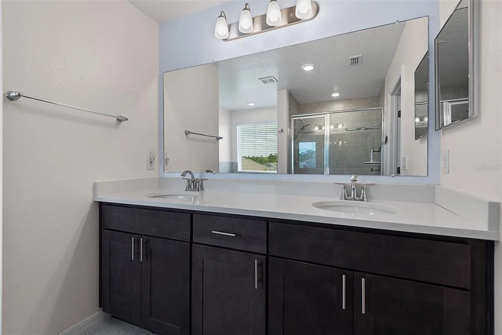 Photo of 123 OAKLEAF WAY