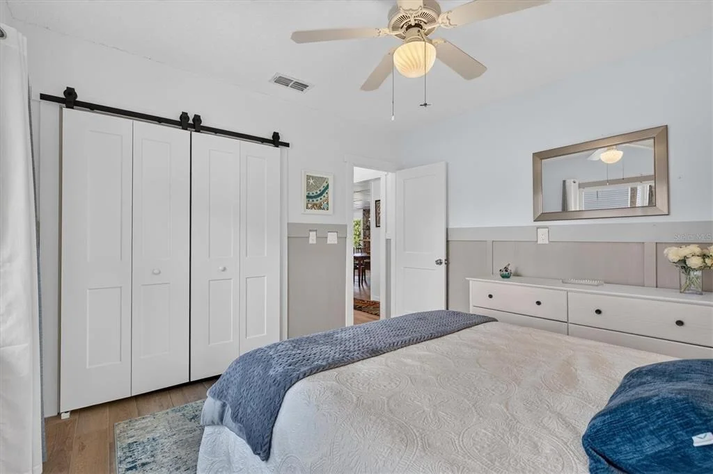 Photo of 6086 ISLAND DRIVE