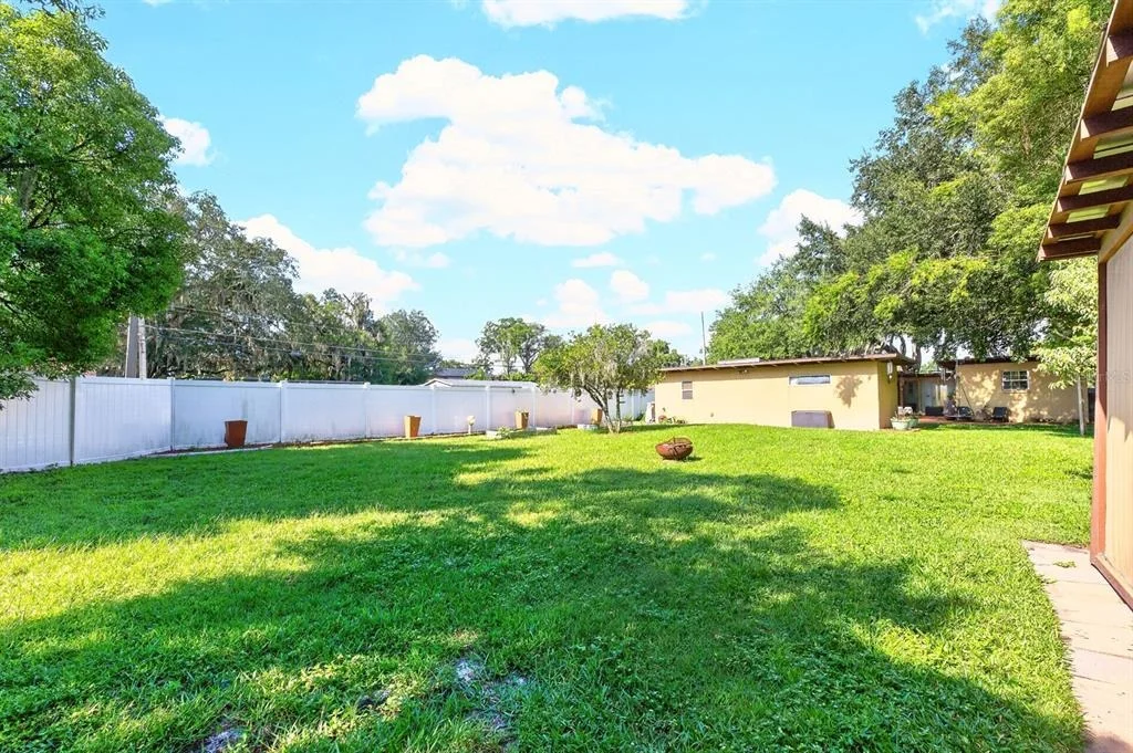 Photo of 1835 OAK LANE