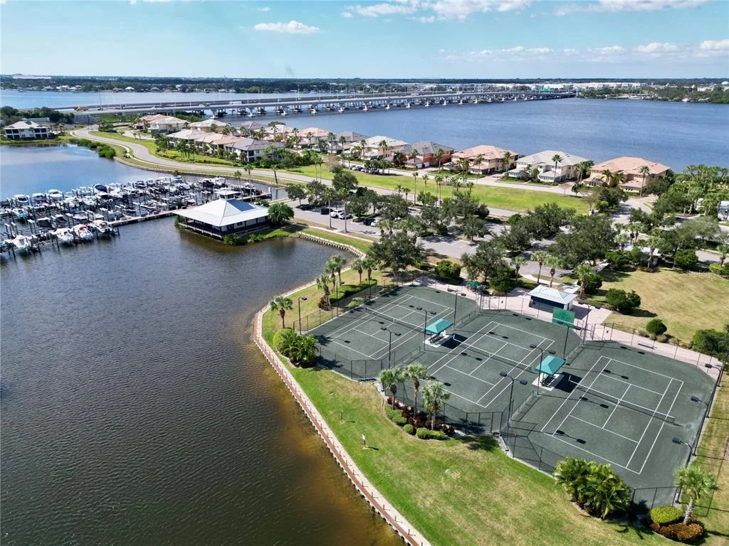 Photo of 921 RIVERSCAPE STREET