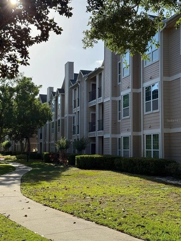 Photo of Unit 307 at 2015 ERVING CIRCLE