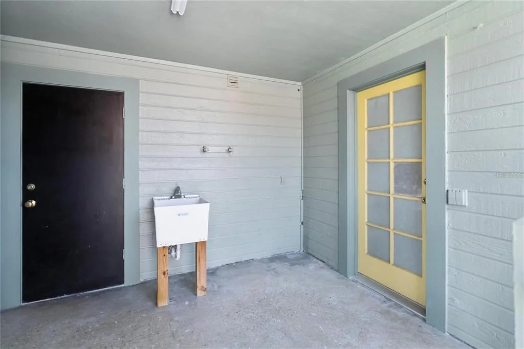 Photo of 861 NECTAR ROAD