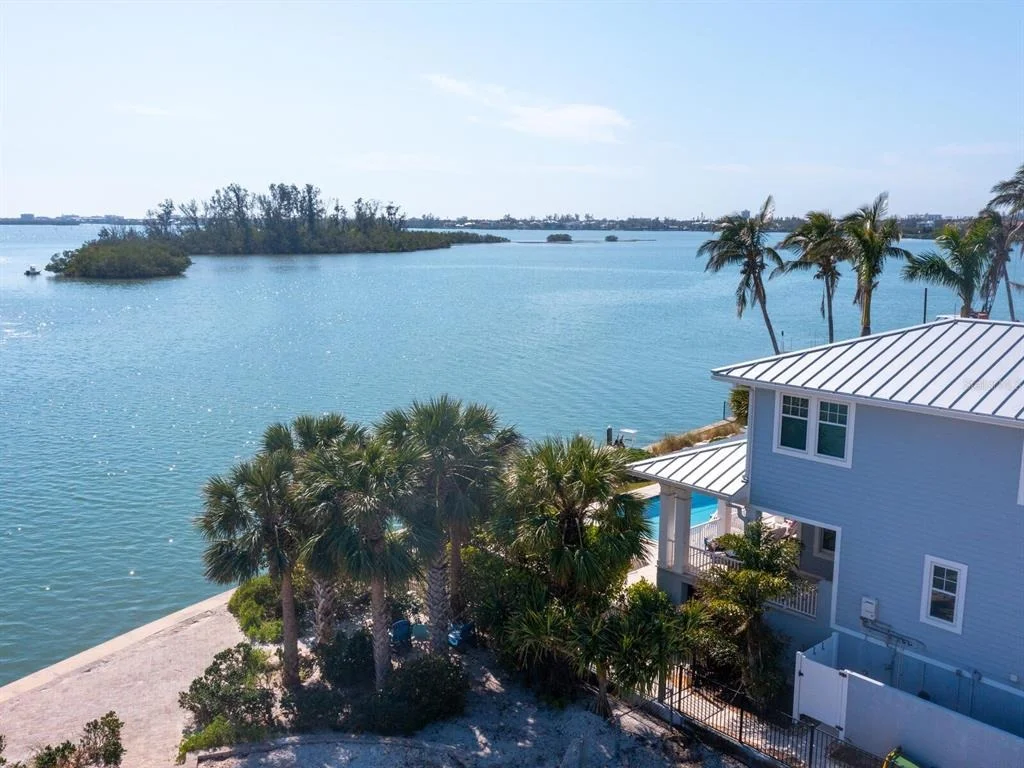 Photo of 894 FREELING DRIVE