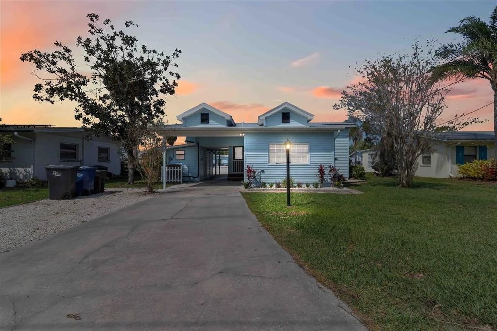 Photo of 607 MANATEE AVENUE