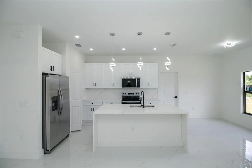 Photo of 943 COMMODORE STREET