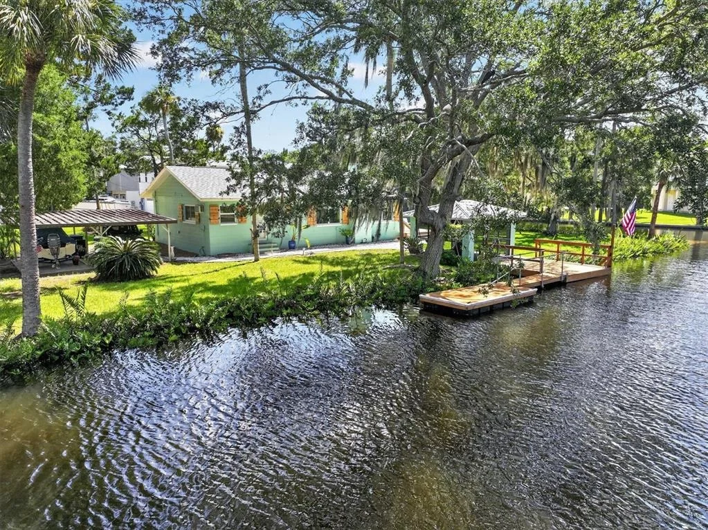 Photo of 6086 ISLAND DRIVE