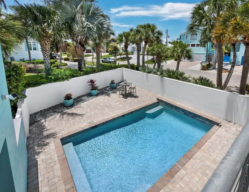 Photo of 471 ISLAND CIRCLE