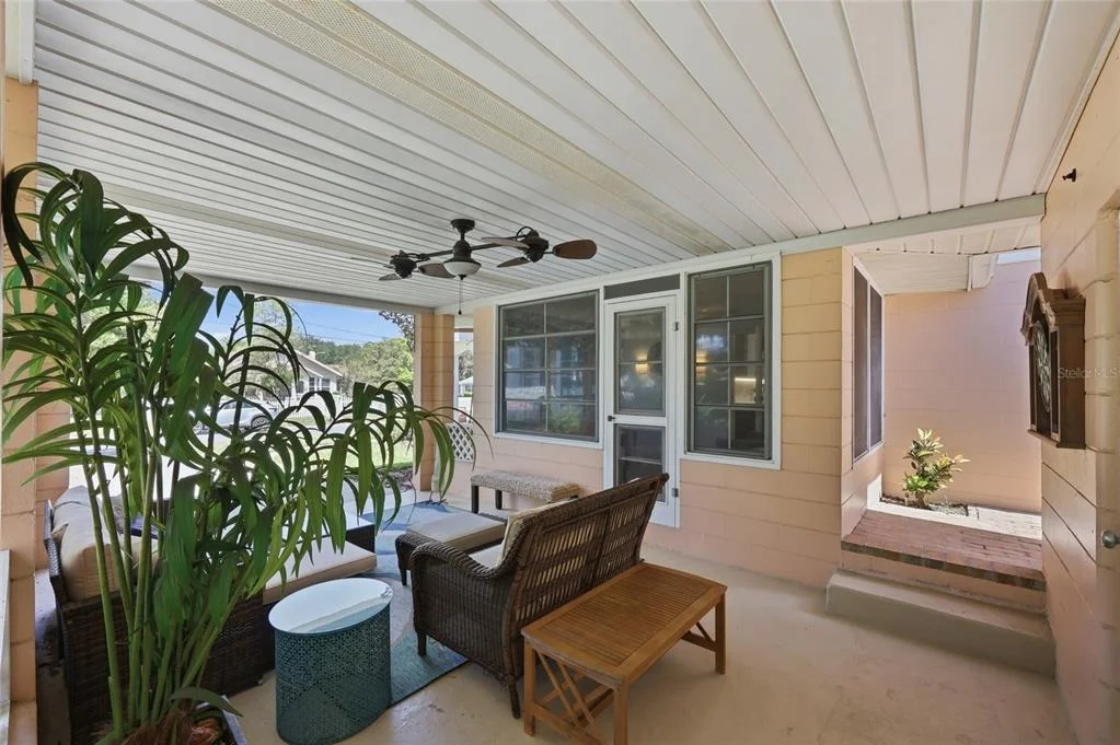 Photo of 936 N BAKER STREET