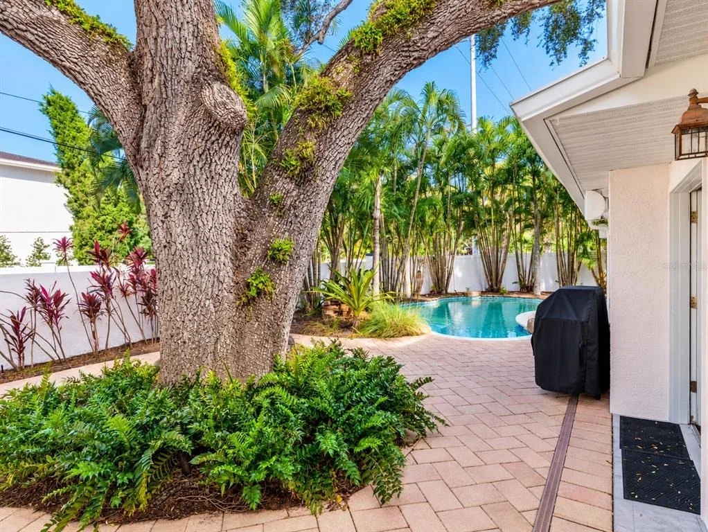 Photo of 2633 W SUNSET DRIVE