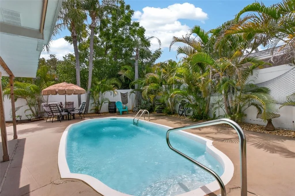 Photo of 2221 COLONIAL DRIVE