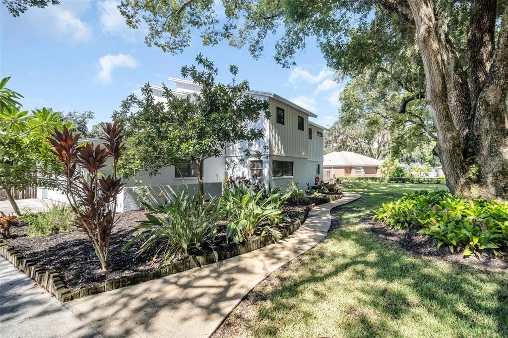 Photo of 810 WARREN ROAD