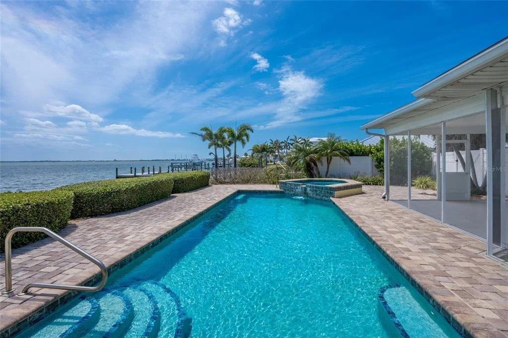 Photo of 633 KEY ROYALE DRIVE