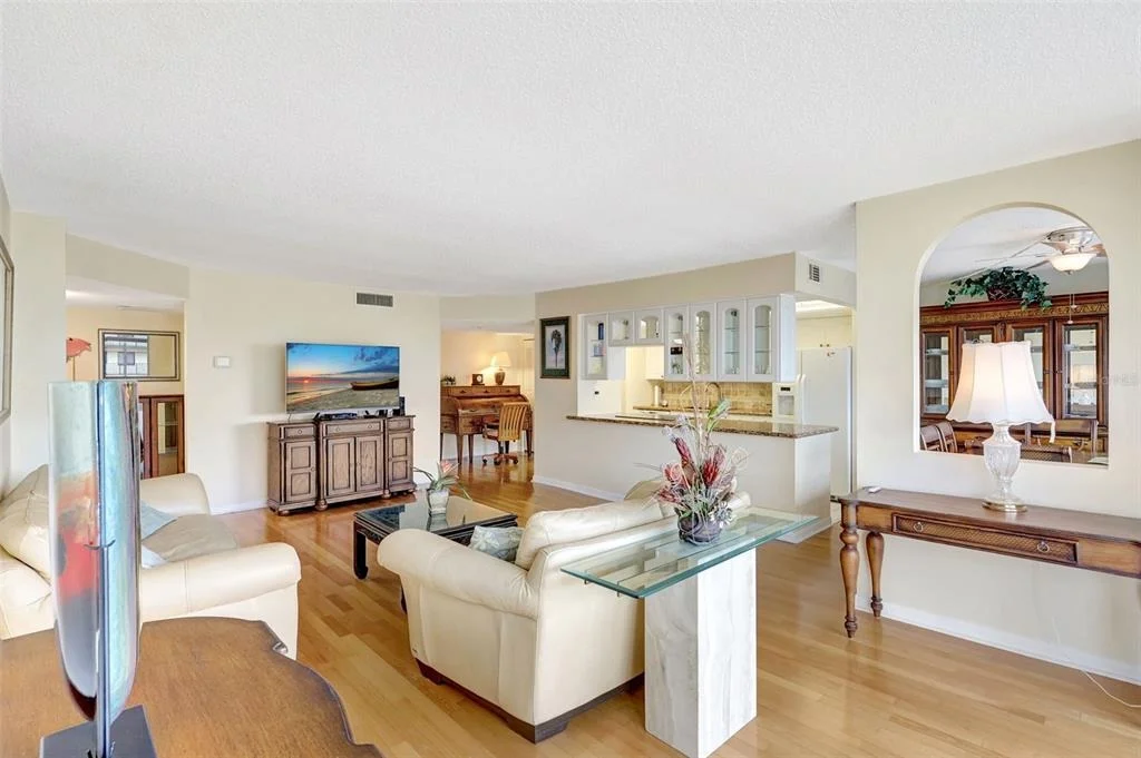 Photo of Unit 708 at 660 ISLAND WAY
