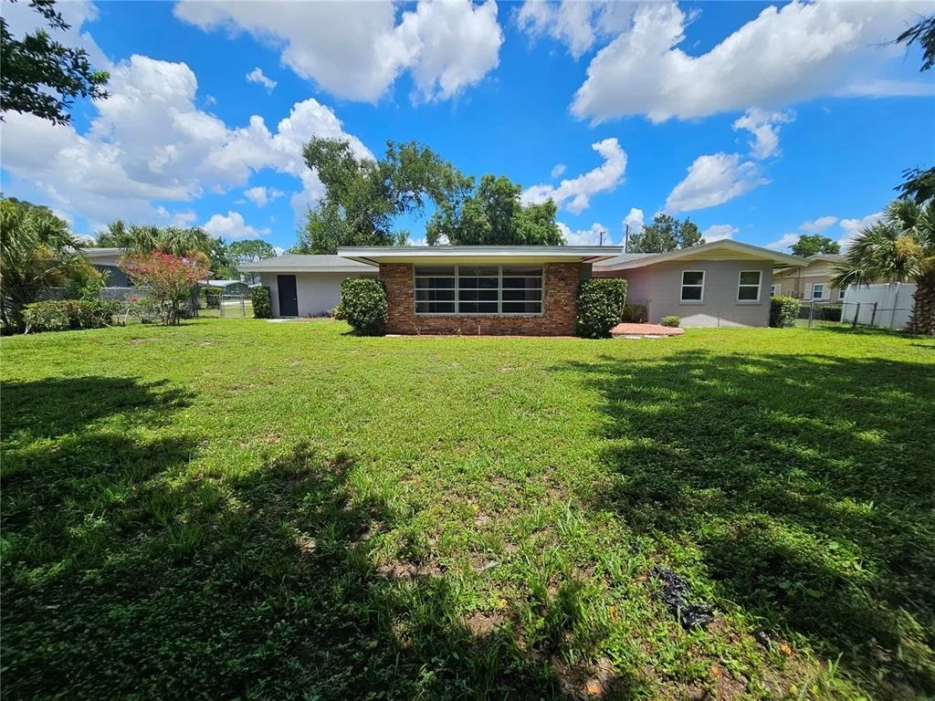 Photo of 880 OLEANDER DRIVE SE