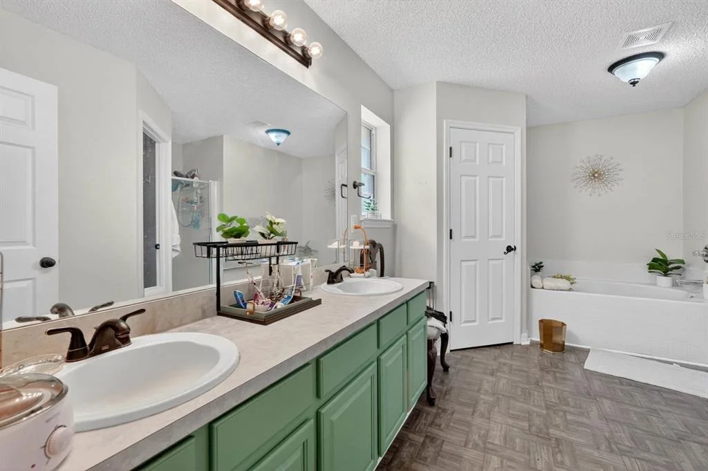 Photo of 16 REGENCY DRIVE