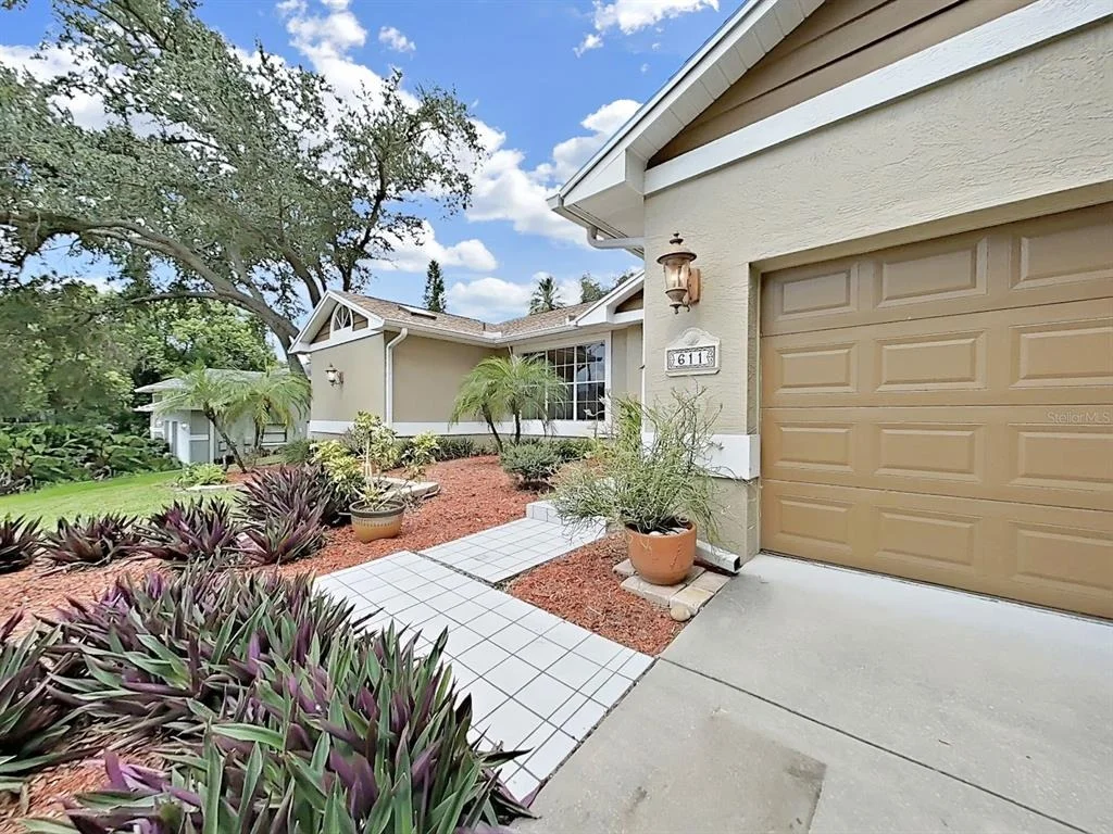 Photo of 611 TOMOKA DRIVE