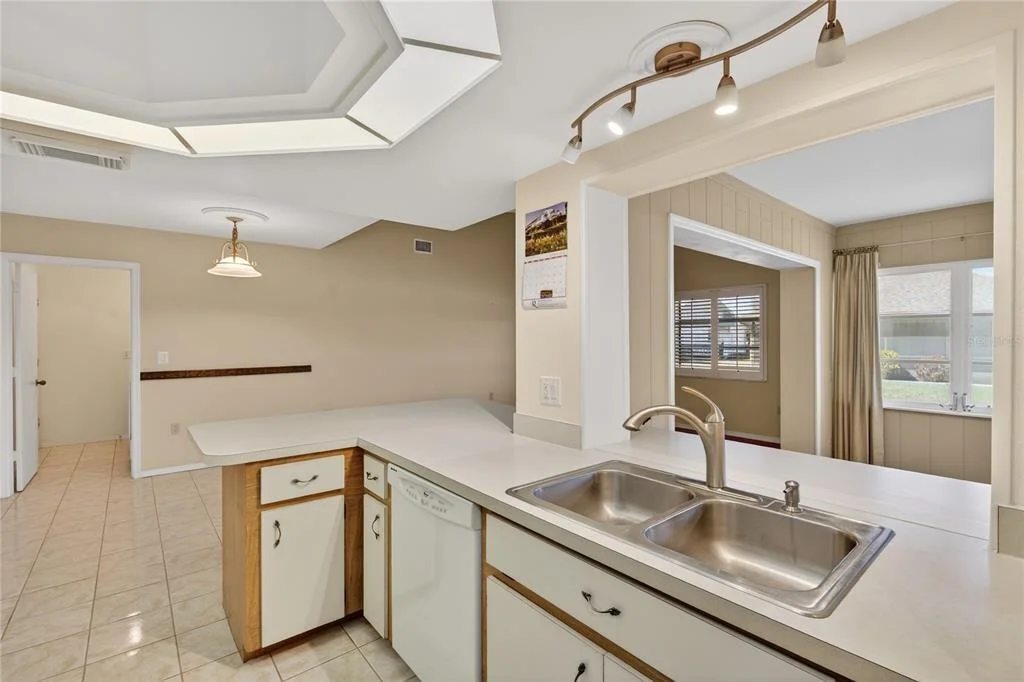 Photo of 5852 LINCOLN ROAD