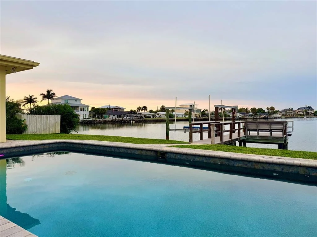 Photo of 902 OAKWOOD DRIVE
