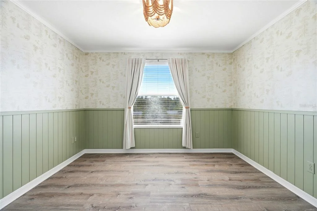 Photo of 909 MEADOW GLADE DRIVE