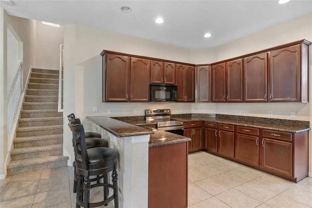 Photo of 925 BAINBRIDGE LOOP