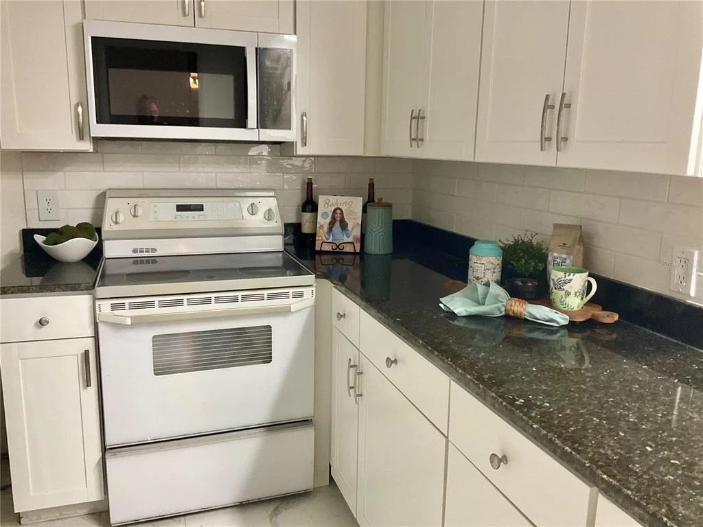Photo of Unit 308A at 100 BLUFF VIEW DRIVE