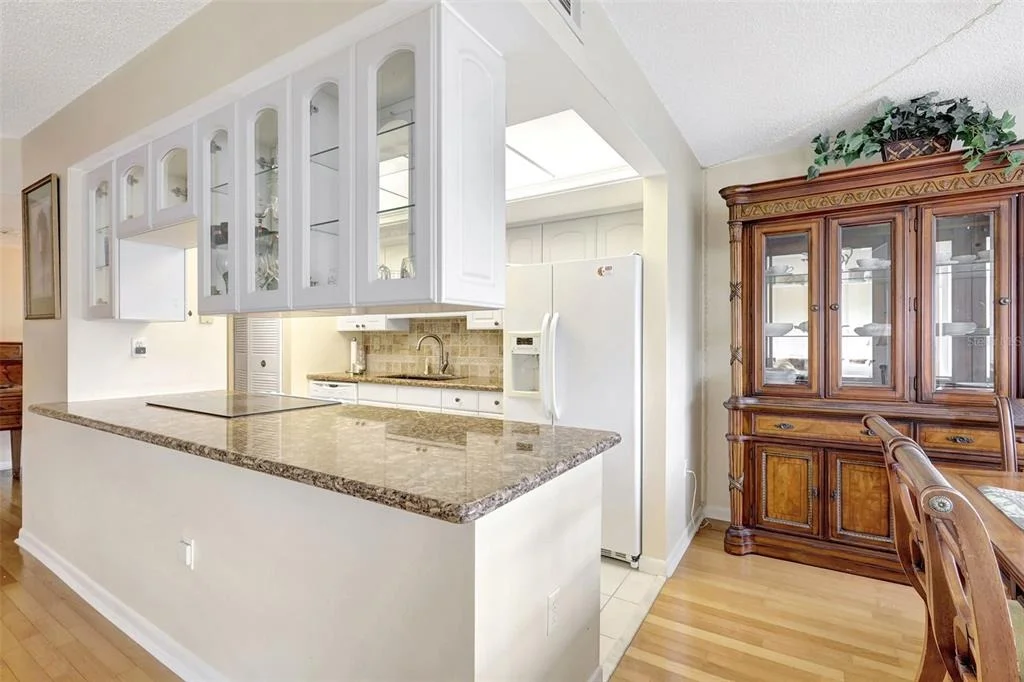 Photo of Unit 708 at 660 ISLAND WAY
