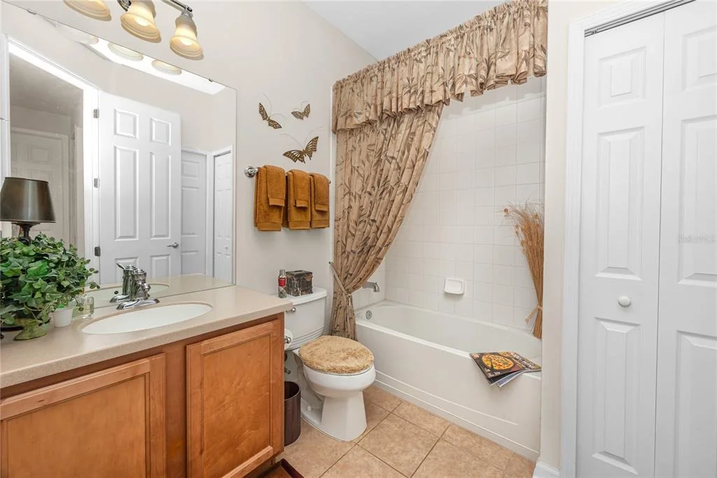 Photo of 894 LANTERN WAY