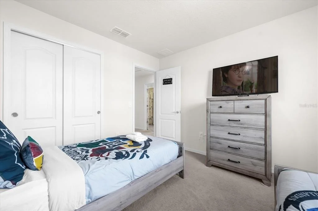 Photo of 7260 OAKMOSS LOOP