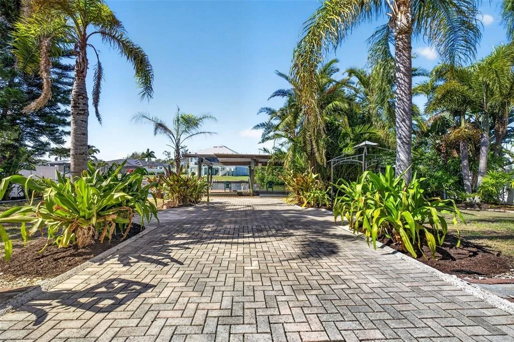 Photo of 821 BLUE HERON BOULEVARD